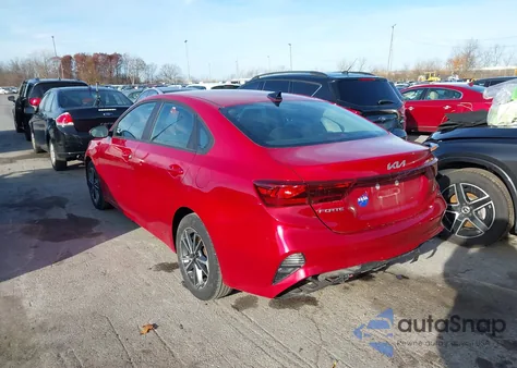2022 Kia Forte Lxs z USA, uszkodzony, nr VIN 3KPF24AD8NE441757